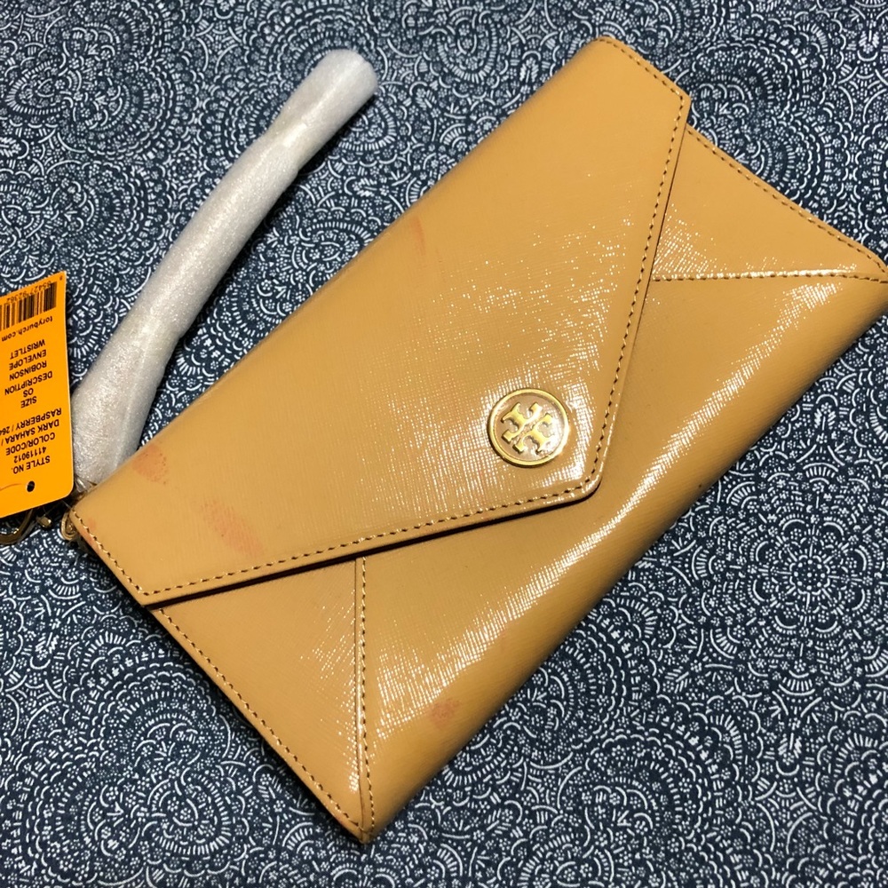 **CLOSET CLEAROUT** Tory Burch Wallet